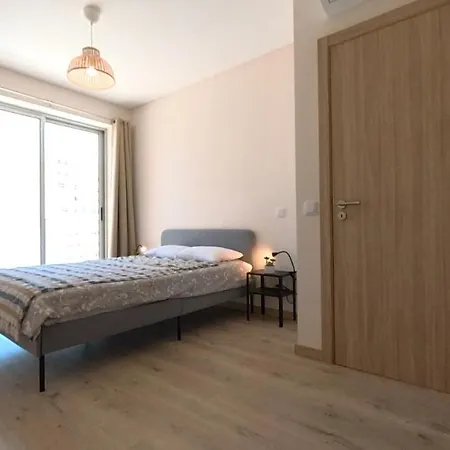 Elite 8a Apartment *