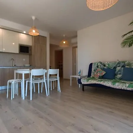 Elite 8a Apartment *